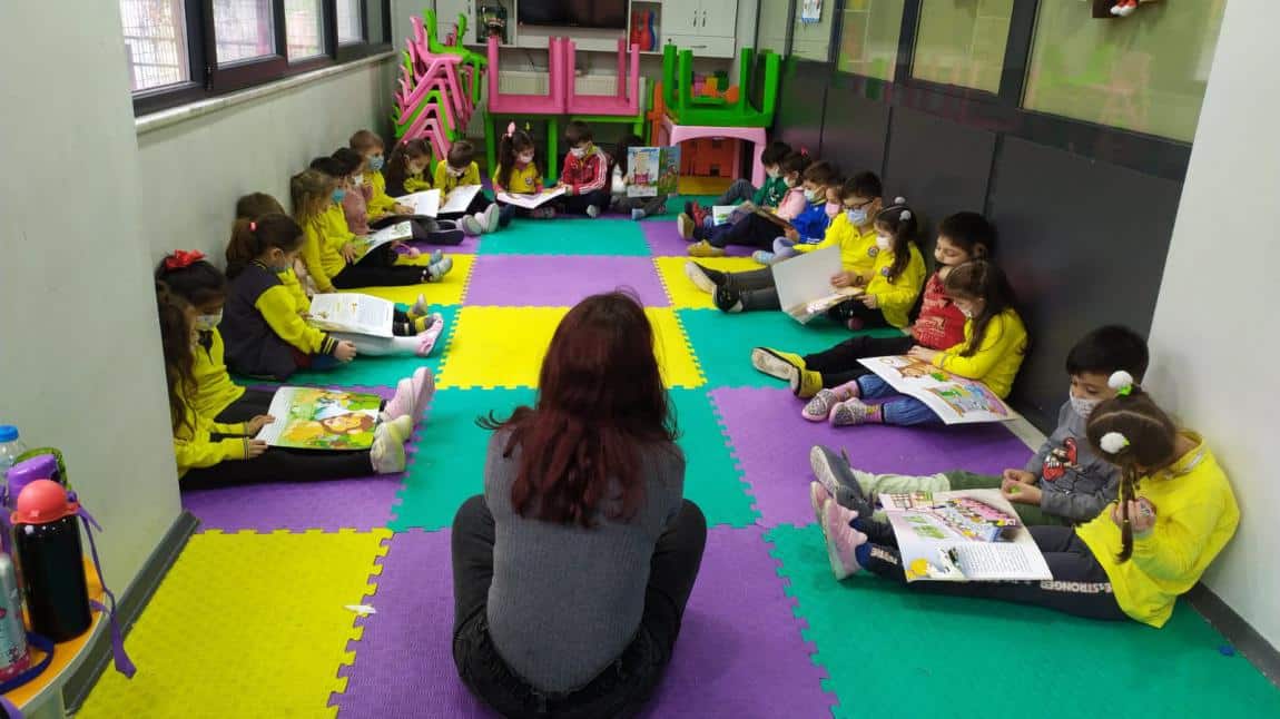 Anasınıfı Çocuk Kulübünde Kitap Okuma Etkinliği